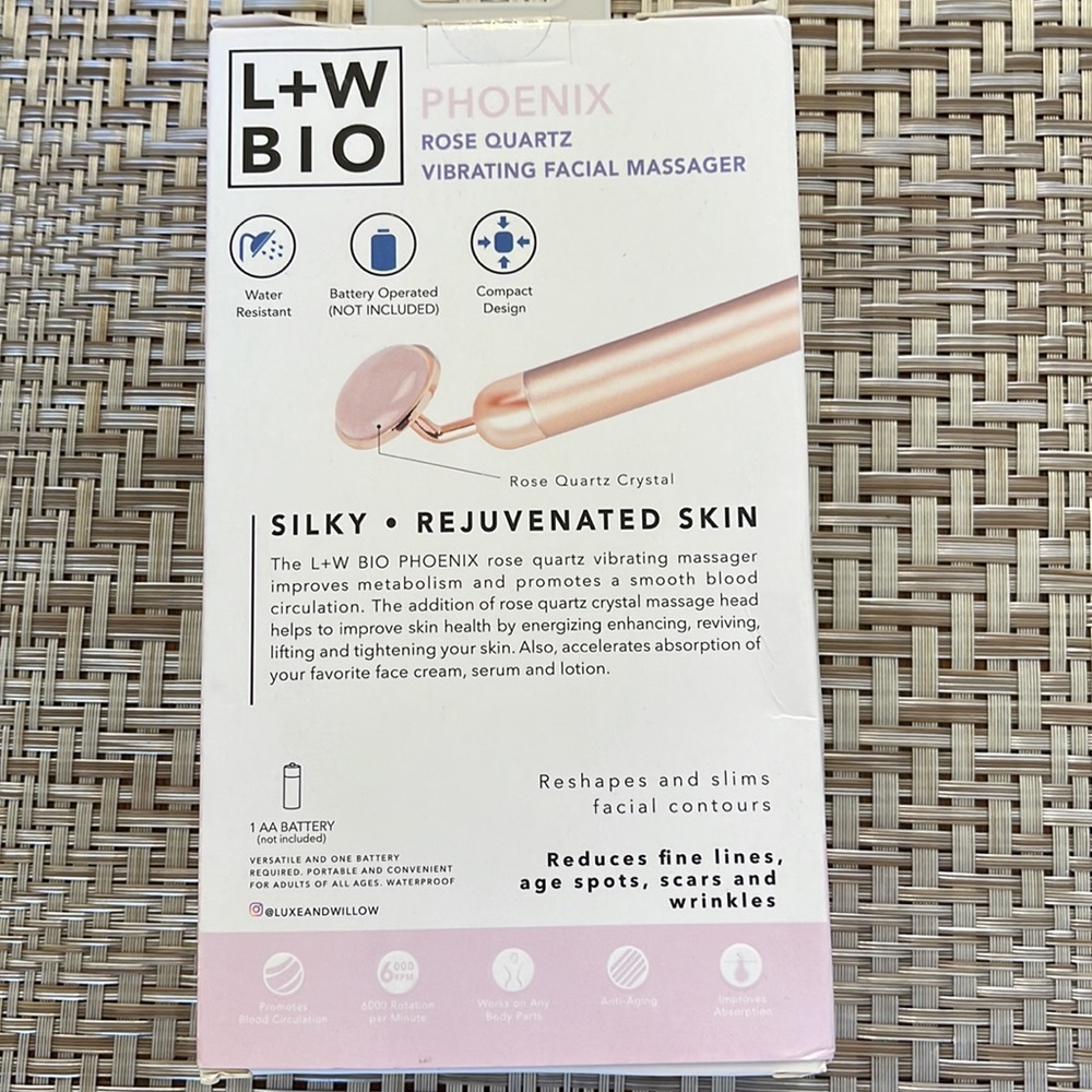 Luxe + Willow PHOENIX - Rose Quartz Vibrating Facial Roller - Picture 3 of 3